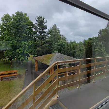 بيت ضيافة Paehklimaee Laagrikeskus *